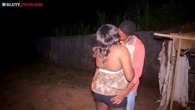 Soyayyar titin da zafafan iskanci tare da wata yarinya mai chubby daga kulob